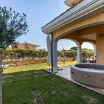 Margot-garden & Whirpool -5 Min To The