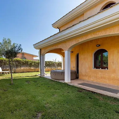 Margot-garden & Whirpool -5 Min To The Villa Quartu SantʼElena